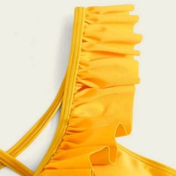 NEW Yellow Ruffle Bikini Top with Floral Bottom - Picture 4 of 12